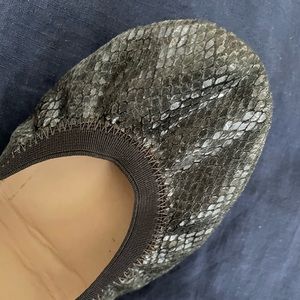 Yosi Samra green snakeskin flats